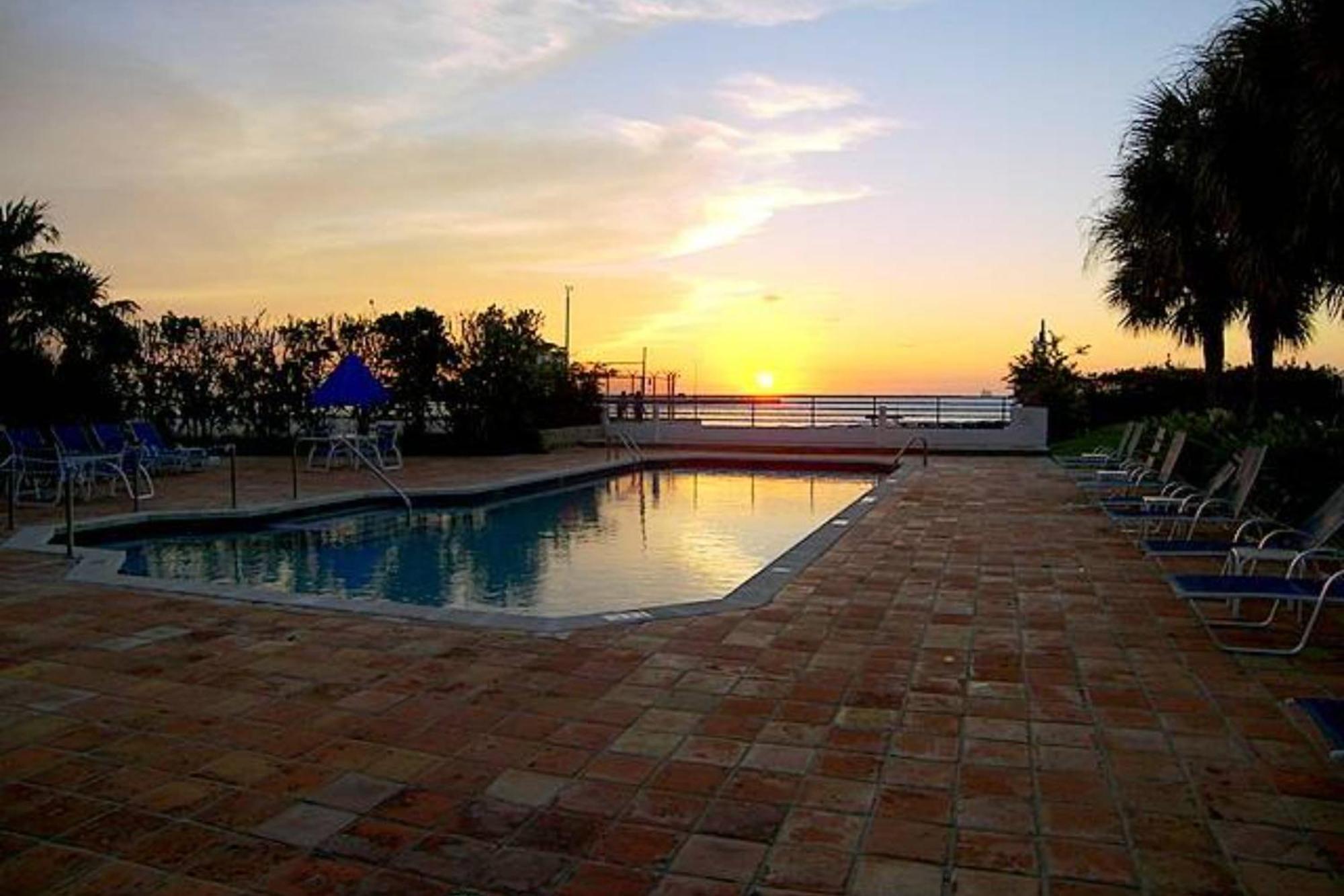 Sundown Refuge By Avantstay Great Location W Patio Outdoor Dining Bbq Shared Pool Week Long Stays Key West Luaran gambar