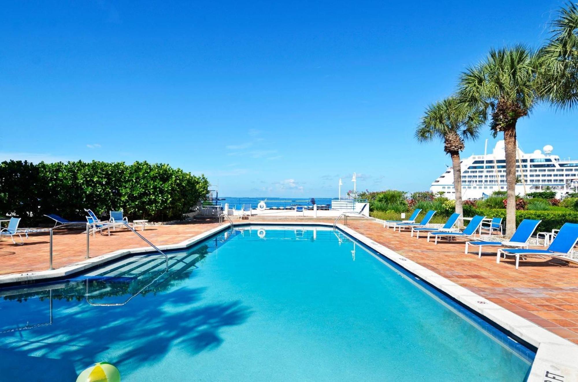 Sundown Refuge By Avantstay Great Location W Patio Outdoor Dining Bbq Shared Pool Week Long Stays Key West Luaran gambar